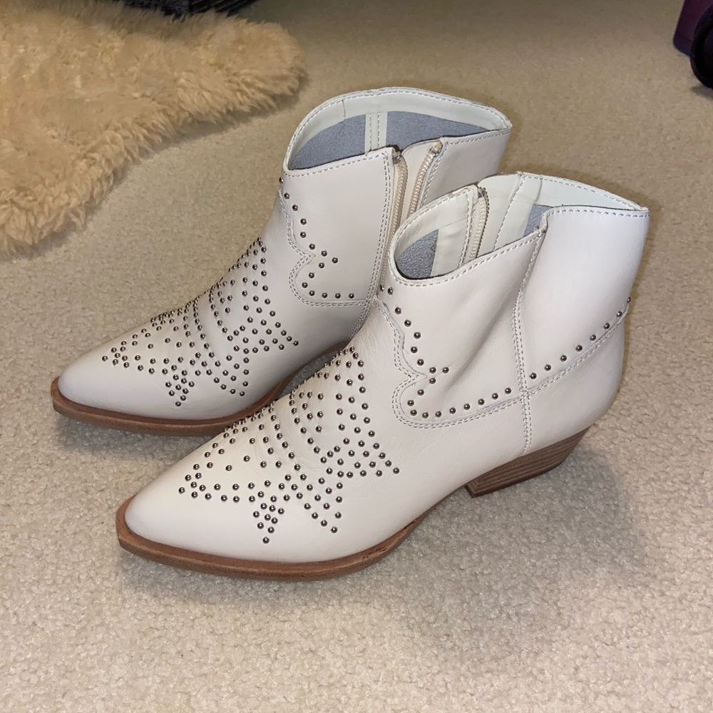 Western style Gianni Bini booties!!!